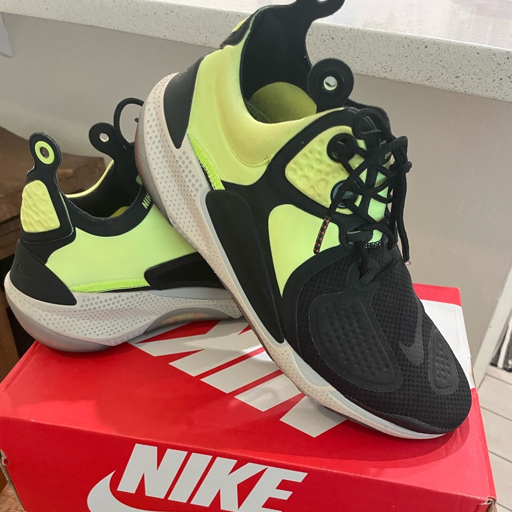 Nike Joyride CC3 Setter - Black and Volt Green